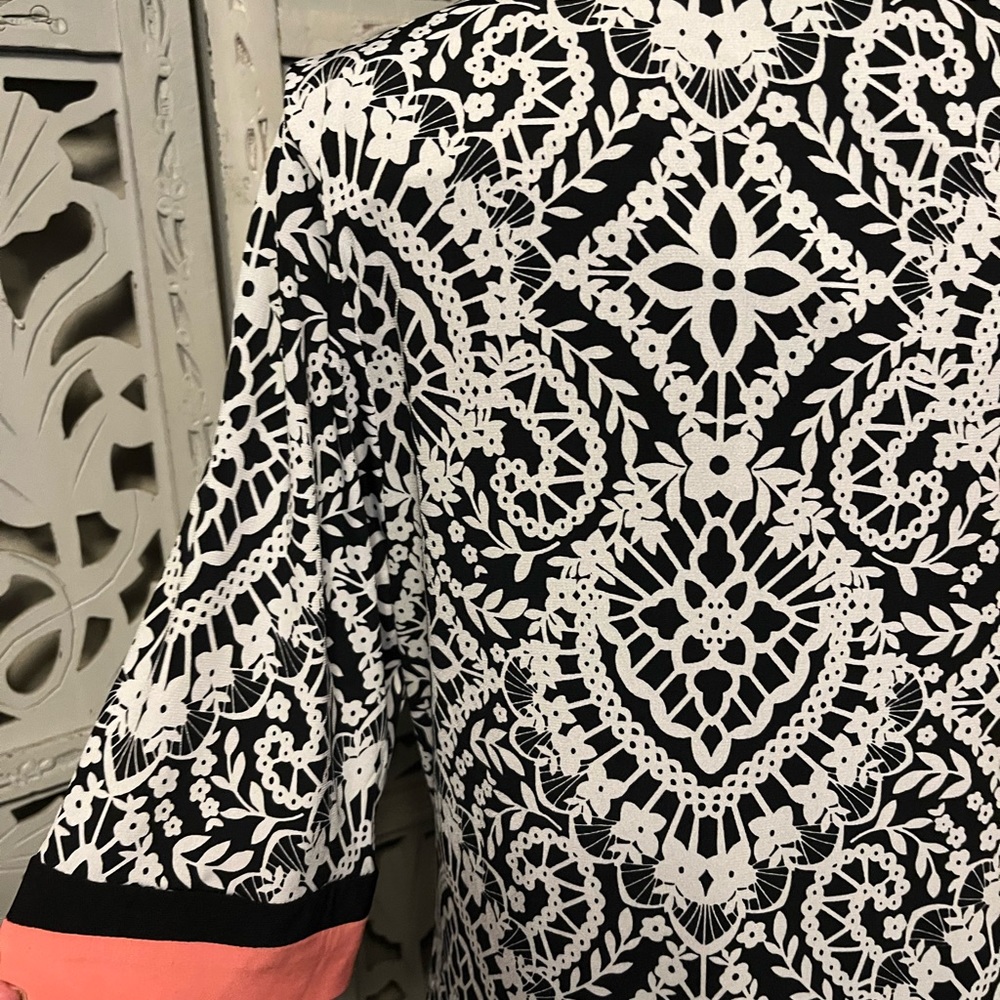 MASISON LEIGH Sassy black white & pink with floral design mid sleeve midi dress - Picture 5 of 9
